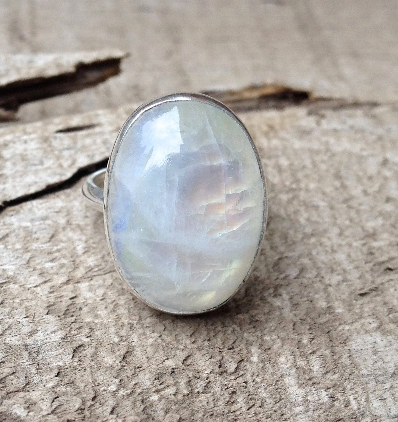 Eleganter Großer Oval Weißer Regenbogen Mondstein Sterling Silber Statement Ring | Juni Geburtsstein Auffälliger Eleganter Großer Oval Weißer Regenbogen Mondstein Sterling Silber Statement Ring | Juni Geburtsstein Auffälliger von GildedBug