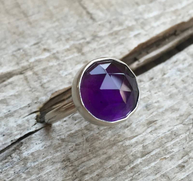 Eleganter Runder Facettierter Lila Amethyst Geburtsstein Sterlingsilber Boho Spiritueller Ring | Silber Edelstein Facettierter von GildedBug