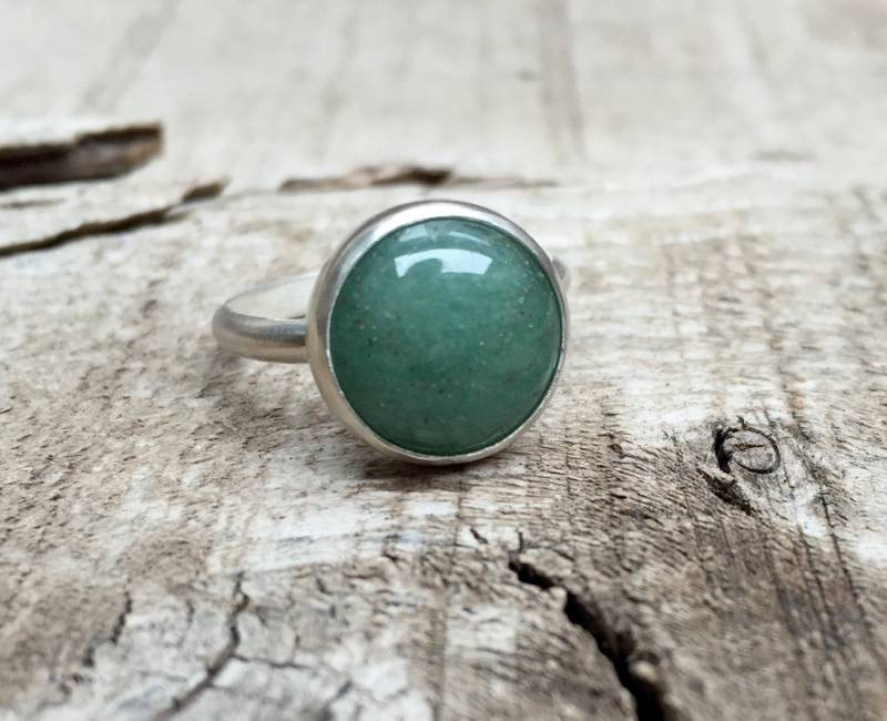 Eleganter Runder Smaragdgrüner Aventurin Solitärring in Sterlingsilber | Grüner Edelstein Ring Boho Auf Bestellung von GildedBug