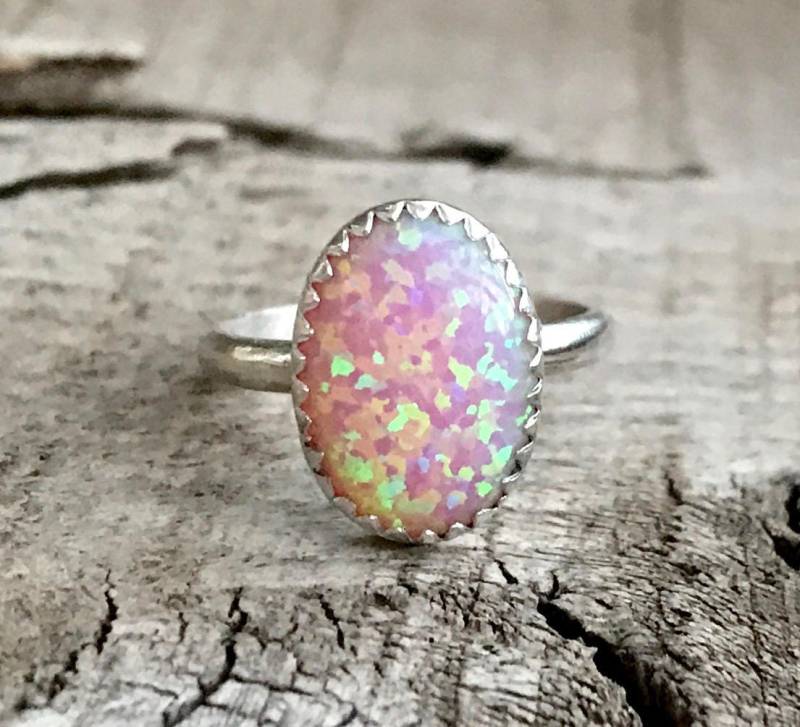 Groß Oval Simulierte Rosa Opal Ring in Sterling Silber | Boho Wippe Oktober Geburtsstein von GildedBug