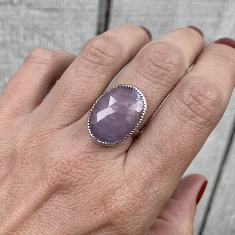 Großer Ovaler Roher Facettierter Saphirring | Verlobungsring Rohstein Ring September Geburtsstein Schmuck Eleganter Größe 8 von GildedBug