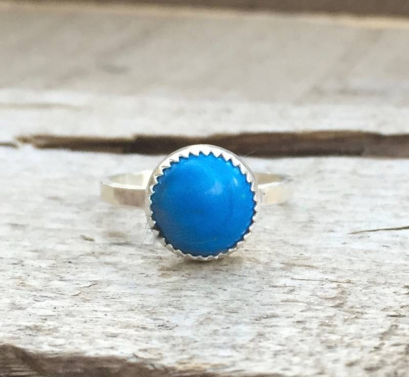 Kobalt Blau Howlith Türkis Sterling Silber Ring in Zacken Fassung von GildedBug