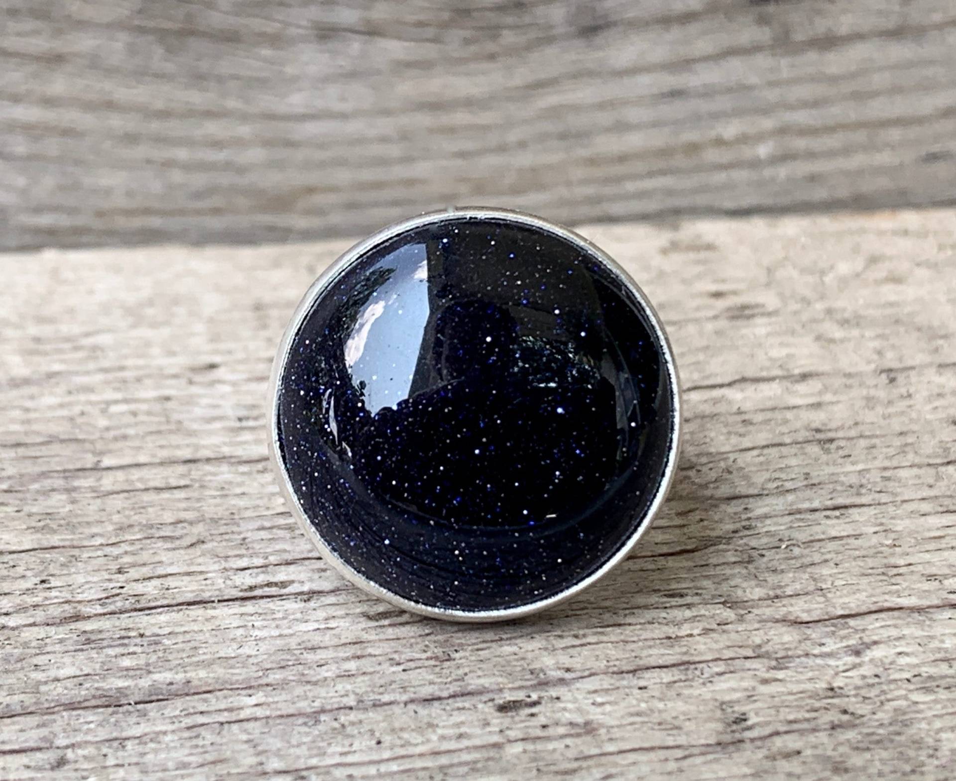 Reizender Eleganter Runder Dunkelblauer Goldstone Sterling Silber Ring | Blauer Sandstein Glitzernder Blauer Edelstein Boho Wippe Kantig Reizender Eleganter Runder Dunkelblauer Goldstone Sterling Silber Ring | Blauer Sandstein Glitzernder Blauer Edelstein Boho Wippe Kantig von GildedBug