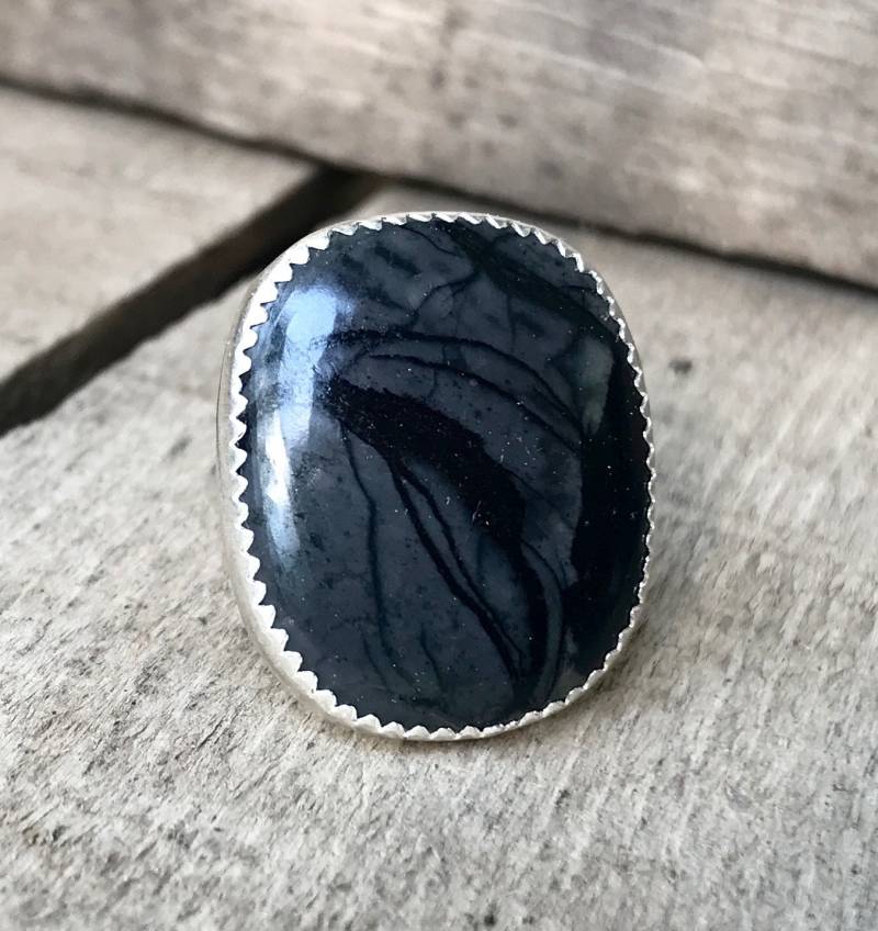 Schwarz Und Grau Kohle Picasso Jaspis Sterling Silber Statement Ring | Kissenschliff Boho Wippe von GildedBug