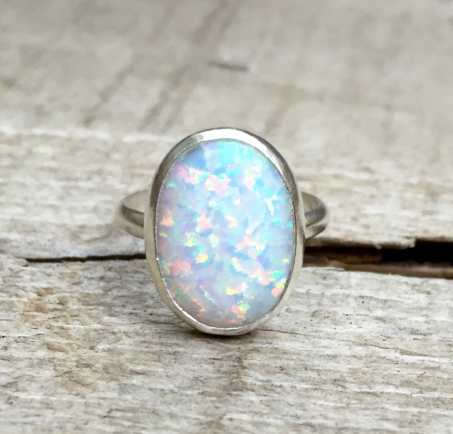 Statement Oval Simulierte Opal Eleganter Geburtsstein Ring in Sterling Silber Statement Oval Simulierte Opal Eleganter Geburtsstein Ring in Sterling Silber von GildedBug