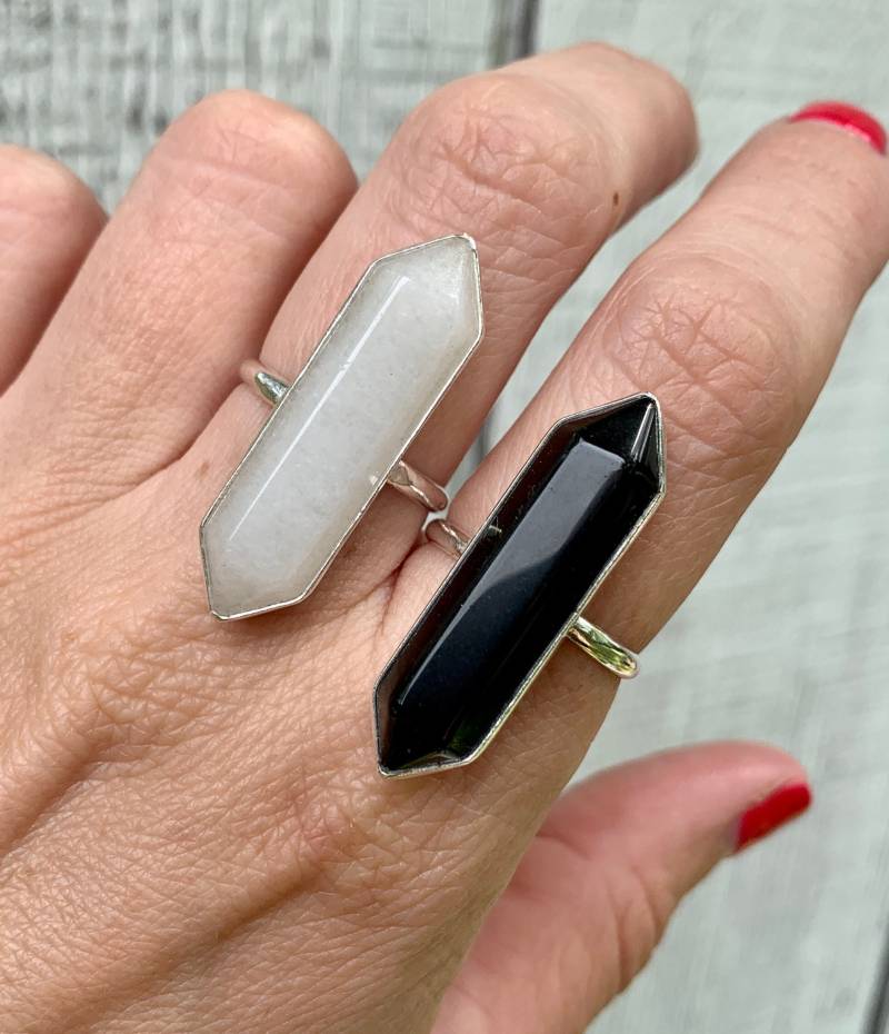 Unisex Rocker Hexagon Zauberstab Doppelender Punkt Schwarzer Achat Sterlingsilber Ring | Auf Bestellung Hexen Gothic Kristall-Ring von GildedBug