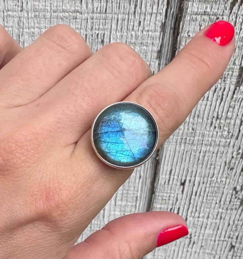 Wählen Sie Ihren Stein Großer Runder Auffälliger Labradorit-Sterlingsilber-Ring Des Schutzes | Auffälliger Labradorit Ring Boho Wippe Silber von GildedBug