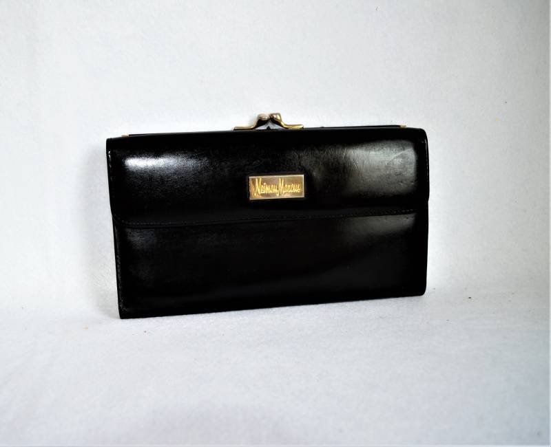 Vintage Neiman Marcus Schwarze Leder Geldbörse Patent Gold Designer Clutch von GildedCageAtelier