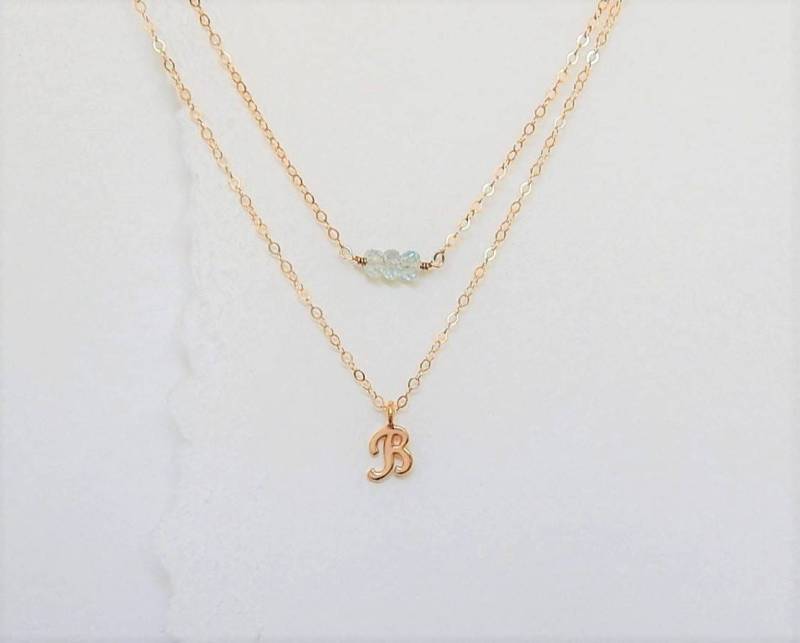 Personalisierte Anfangshalskette Für Frauen, Geschichtetes Edelsteingeschenk Sie, Zierliche Goldkette, Monogramm Buchstabe Schmuck, Schwester Mom von GildedSapphireStudio