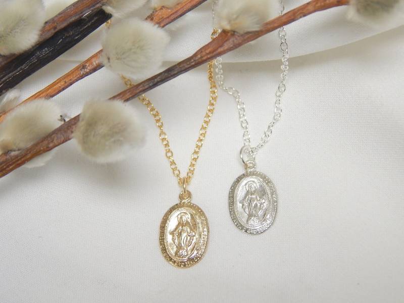 Religiöse Halskette Für Frauen Jungfrau Maria Wundertätige Medaille Konfirmation Geschenk Sie Religiöser Schmuck Den Alltag Religiöse Halskette Für Frauen Jungfrau Maria Wundertätige Medaille Konfirmation Geschenk Sie Religiöser Schmuck Den Alltag von GildedSapphireStudio
