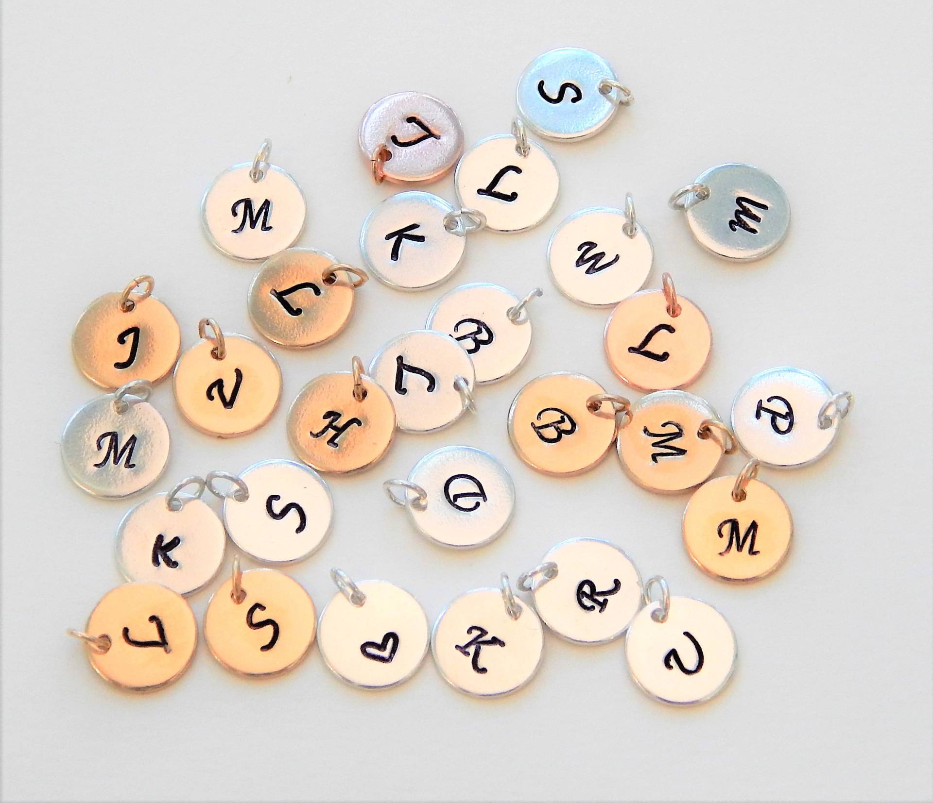 Von Hand Gestempelte Initialscheibe 9.5 Mm Gold, Silber, Roségold Von Hand Gestempelte Initialscheibe 9.5 Mm Gold, Silber, Roségold von GildedSapphireStudio