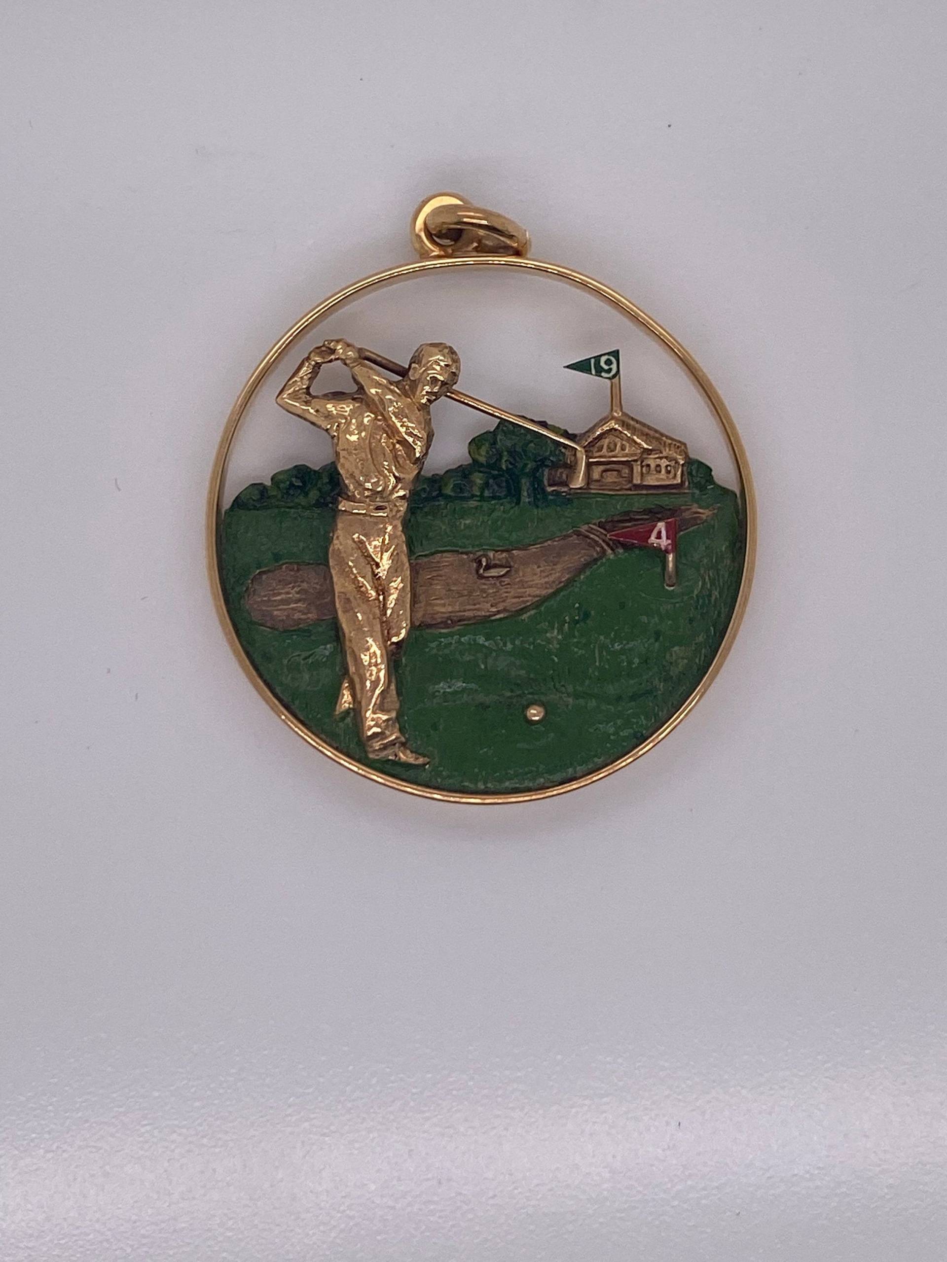 Vintage 14K Gelbgold 3 Dimensional Golfer Auf Dem Gras Charm von GildedTimes