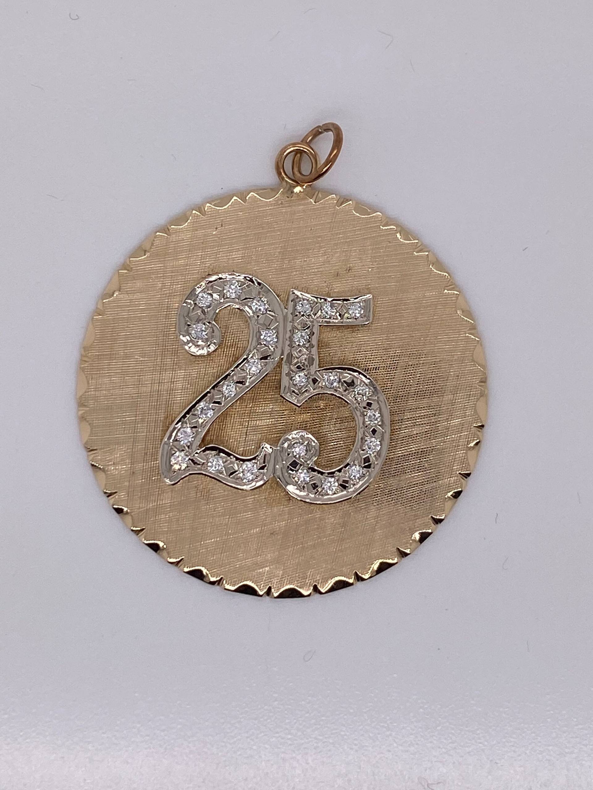 Vintage 14K Gelbgold Große Scheibe Mit Diamant 25 Charm von GildedTimes