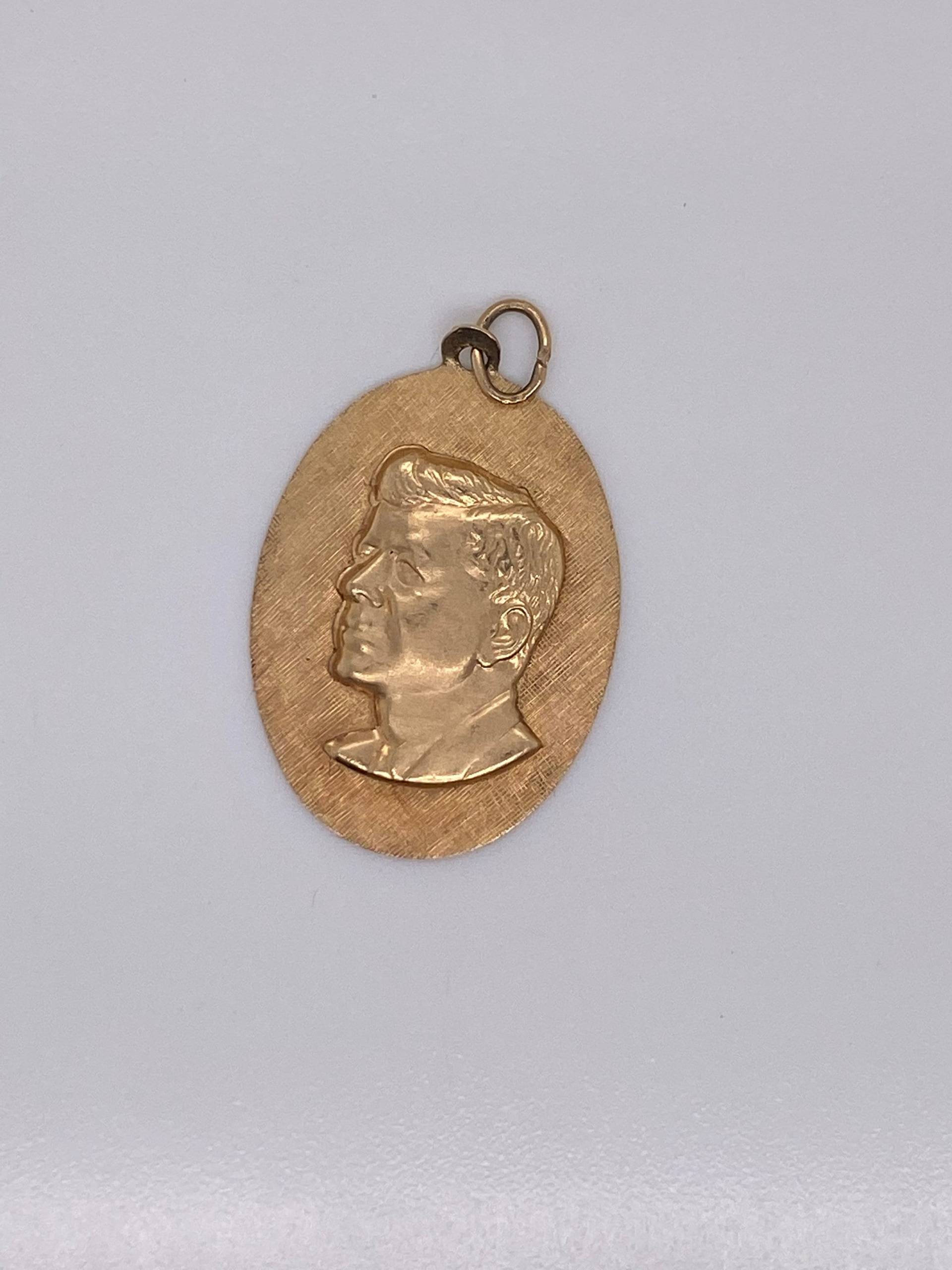 Vintage 14K Gelbgold Jfk, Präsident John F Kennedy Charm von GildedTimes