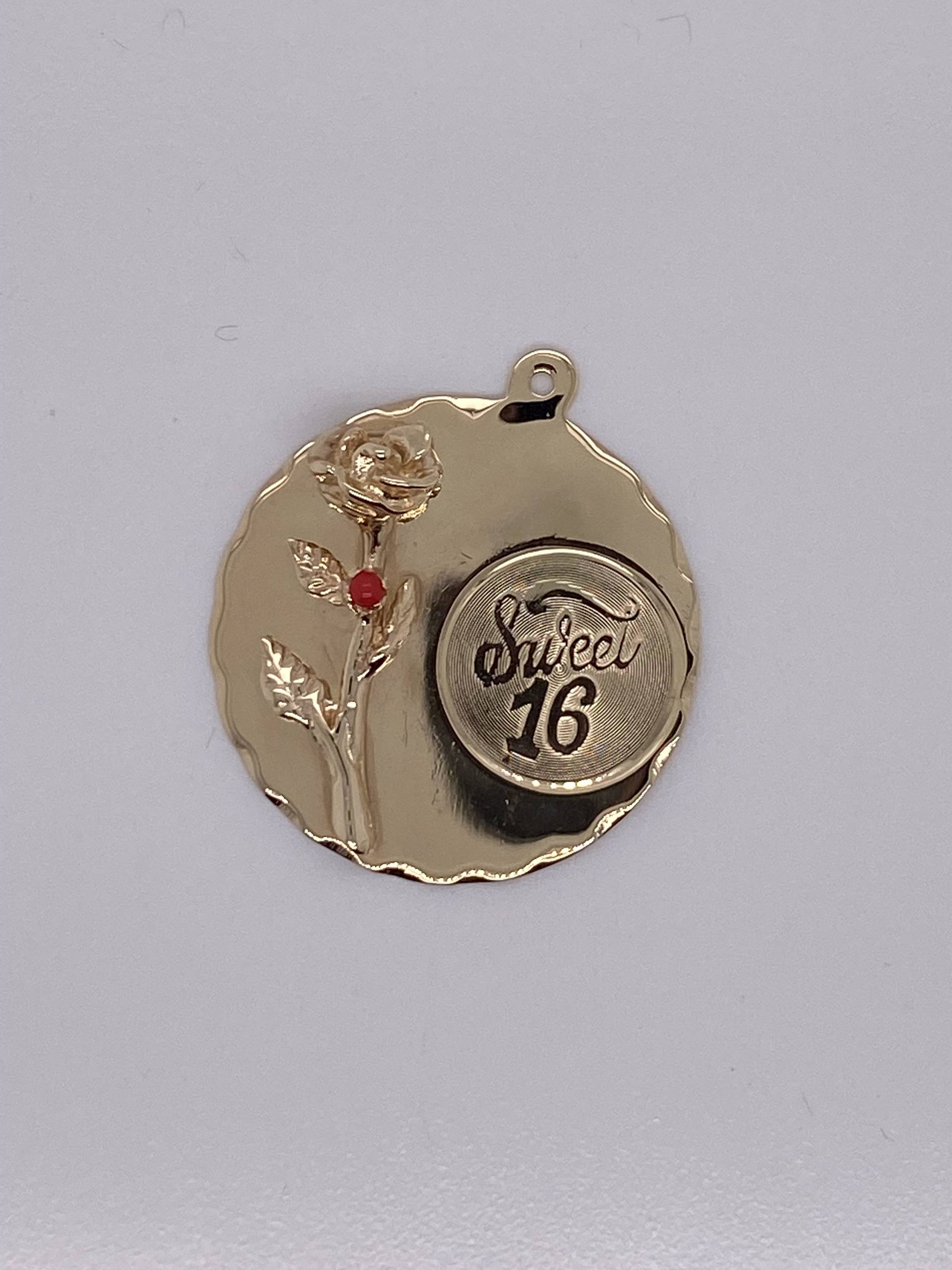 Vintage 14K Gelbgold Süß 16 Charm von GildedTimes