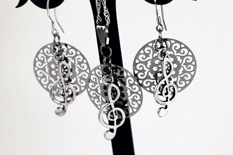 Chlüsselsatz Boden Auf Stahlstempel Mit Kleinen Herzen von GillWellsCreations