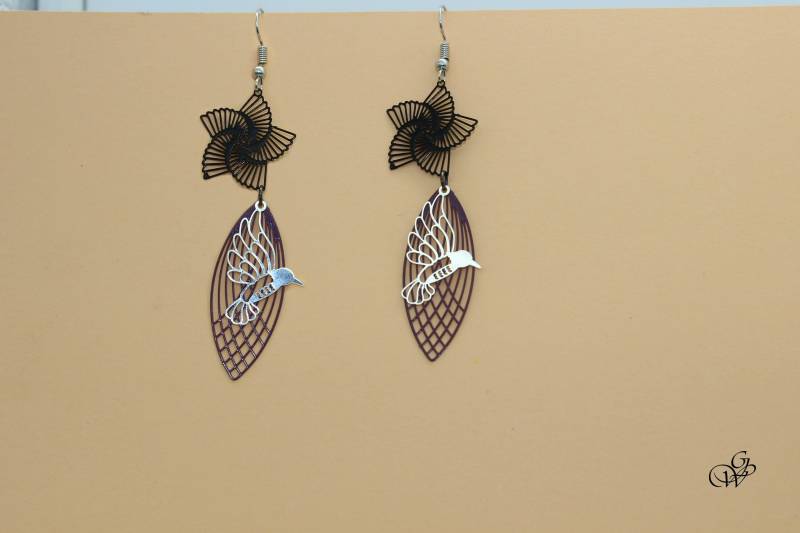 Filigrane Kolibri-Ohrringe Auf Purple Wing Und Wind Star von GillWellsCreations