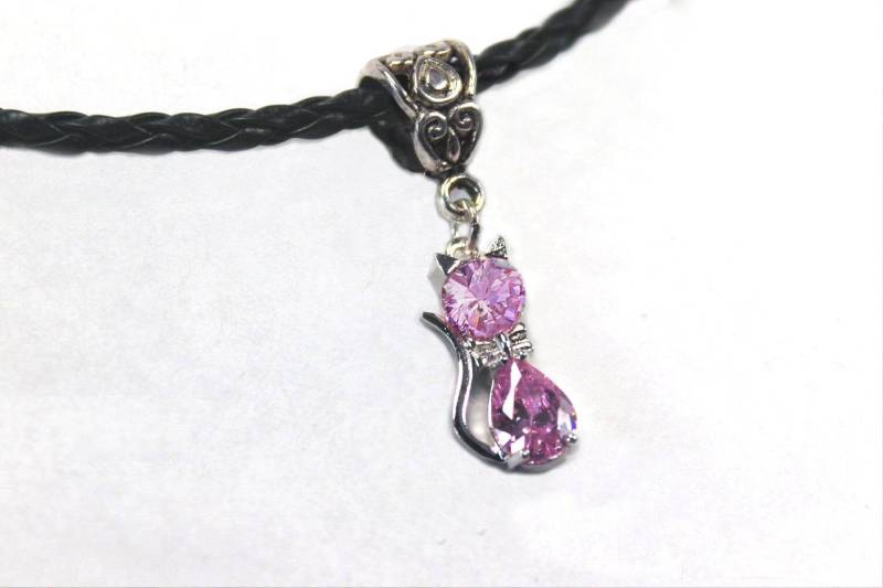 Halskette „Kleine Katze Aus Vintage-Rosatopas" von GillWellsCreations