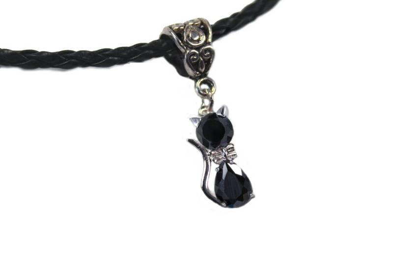 Halskette „Kleine Vintage-Katze Mit Schwarzem Saphir" von GillWellsCreations