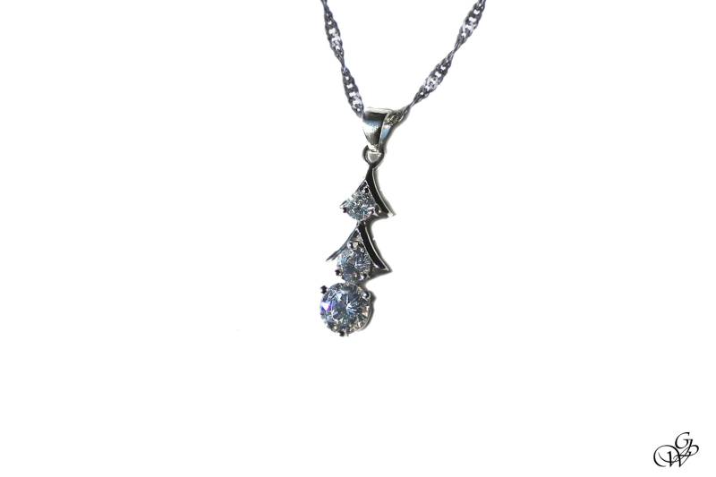 Halskette „Pagode Mit 3 Diamanttopasen" von GillWellsCreations