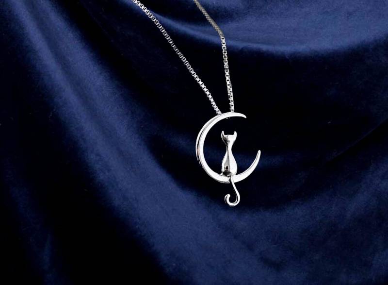 Halskette Katze Sitzt Mondsichel Maxi, Juwel Kleine Katze, Natur Geschenk, Vergnügen Tier von GillWellsCreations