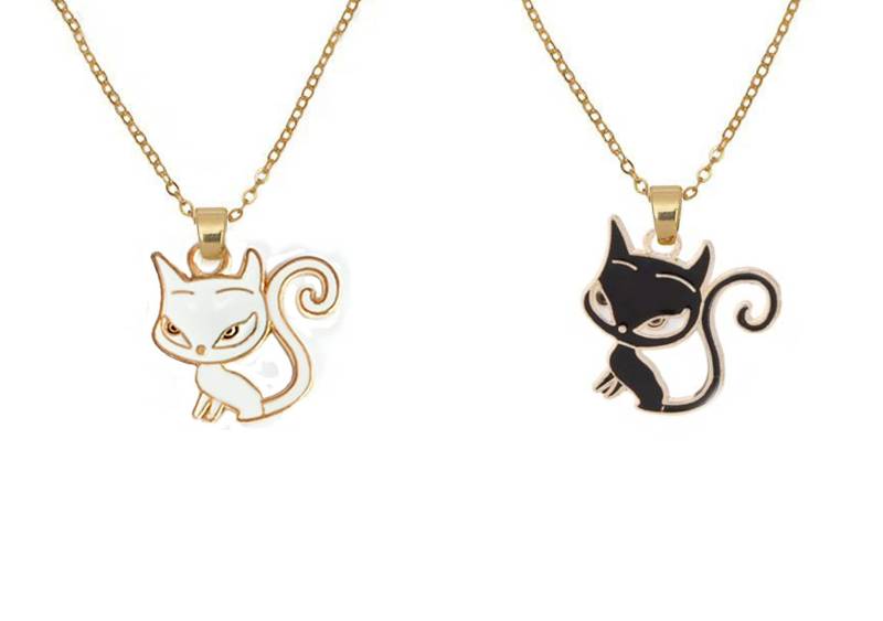 Kleine Emailkatzenkette, Schwarze Katze Oder Weißes Katzenmodell von GillWellsCreations