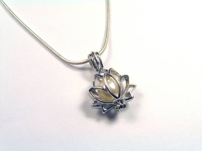 Lotus Käfig Süßwasser-Perlenkette, Wünscht Glücksbringer, Silberschmuck, Mit Natürlichen Perlen Und Herzen Öffnet Einfügen von GillWellsCreations