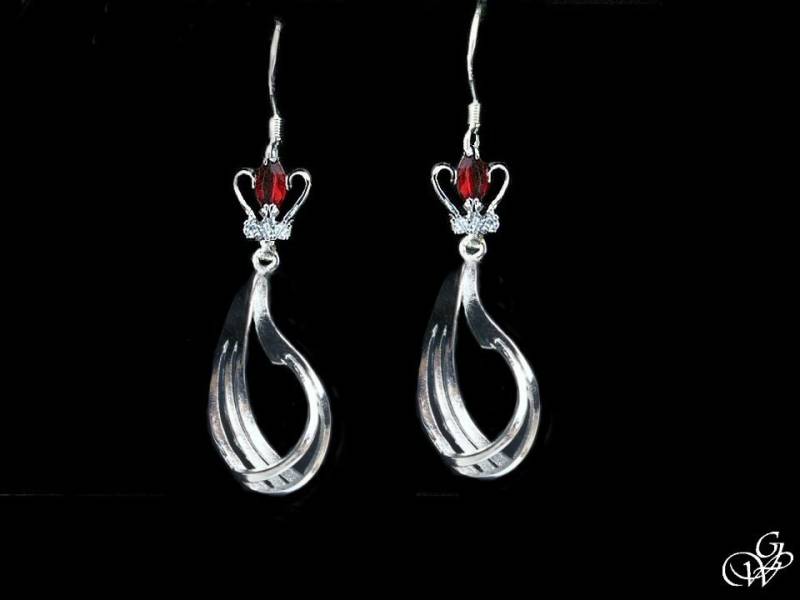 Rubin Silber Ohrringe, Silbergeflecht Auf Krone von GillWellsCreations