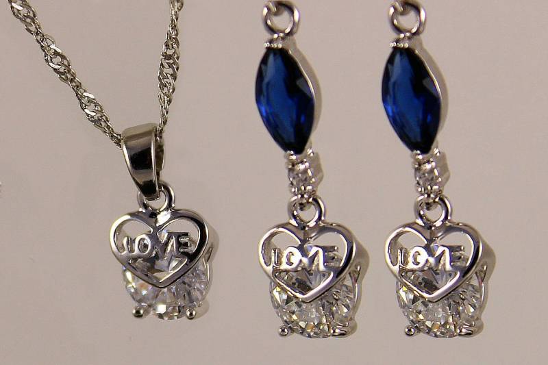 Set „Liebesherz Auf Blauem Saphir-Marquise" von GillWellsCreations