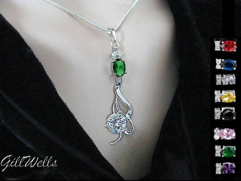 Silber Smaragdhalskette Und Andere Kristalle Auf Arabesken von GillWellsCreations