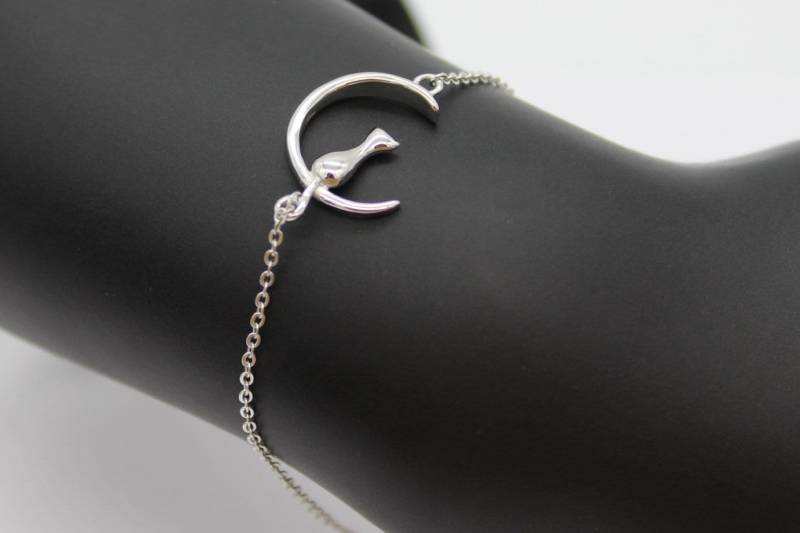 Silbernes Katzenarmband Auf Halbmond 925 von GillWellsCreations