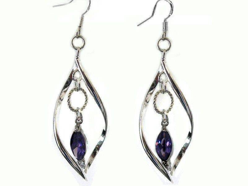 „Twisty Marquise-Amethyst-Ohrringe Unter Gedrehtem Silberring" von GillWellsCreations
