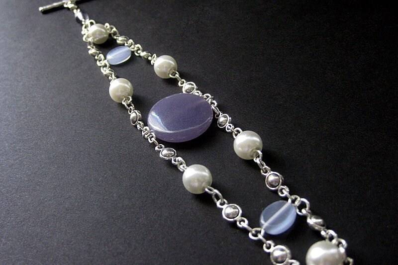 Angelit Armband in Flieder Lila, Silber Und Perlen. Handmade Schmuck von Gilliauna