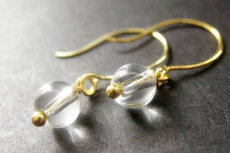 Crystal Ball Klare Glasohrringe in Gold. Handmade Schmuck von Gilliauna