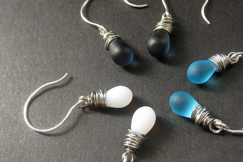 Denim Blue Collection in Silber Teardrop Ohrringe. 3Er Set, Wire Wrapped. Handgefertigte von Gilliauna