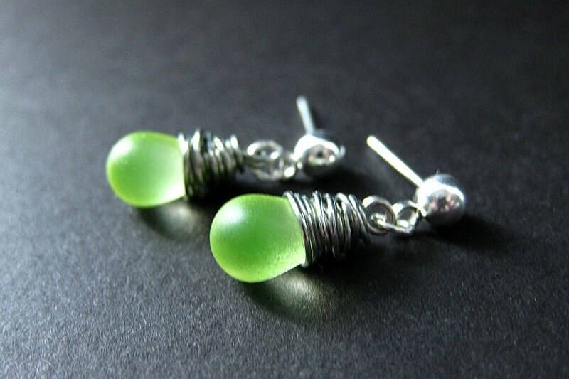 Handgemachte Lemon Lime Glas Ohrstecker, Silberdraht Gewickelt von Gilliauna