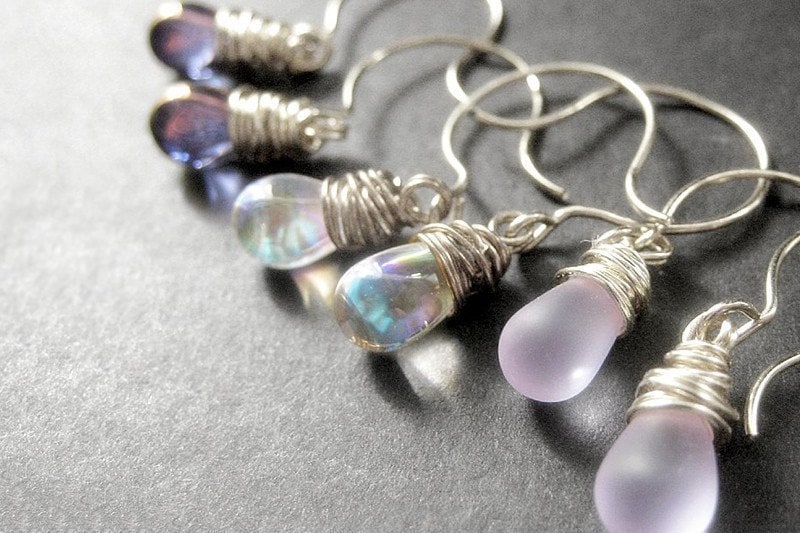 Lavender Kollektion in Silber Teardrop Ohrringe Set Von Drei, Wire Wrapped. Handmade Schmuck Lavender Kollektion in Silber Teardrop Ohrringe Set Von Drei, Wire Wrapped. Handmade Schmuck von Gilliauna