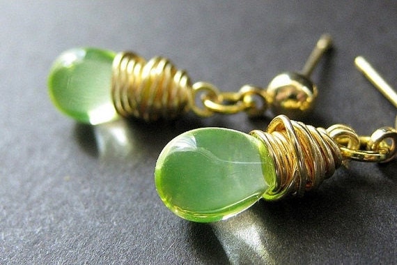 Lemon Lime Wire Wrapped Teardrop Ohrringe in Gold Und Ohrstecker Verschlüsse. Handmade Schmuck von Gilliauna