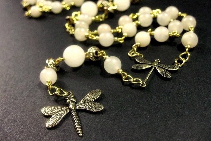 Libelle Halskette. Edelstein Rosa Aventurin Perlen Bronze Und Gold Handgemachte Handmade Schmuck von Gilliauna