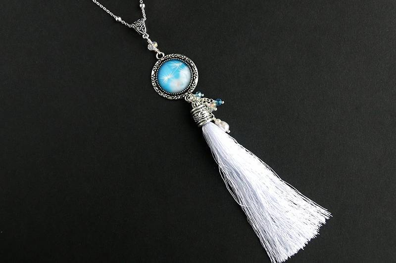 Löwenzahn Tuft Quaste Halskette. Löwenzahn-Halskette. Blaue Weiße Quasten-Halskette. Silber Handgemachte von Gilliauna