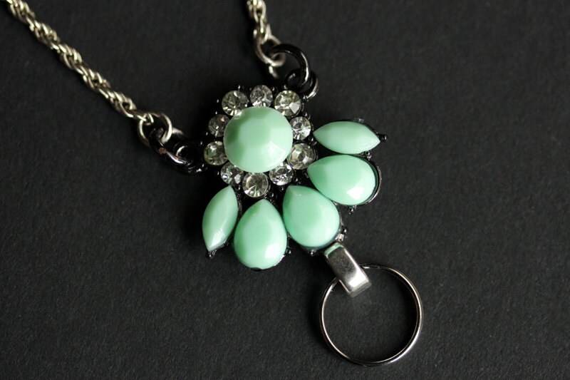 Mintgrünes Schlüsselband. Abzeichen Halskette. Silber Ausweishalter. Strass Id Schlüsselband Mit Badge. Handgefertigtes von Gilliauna