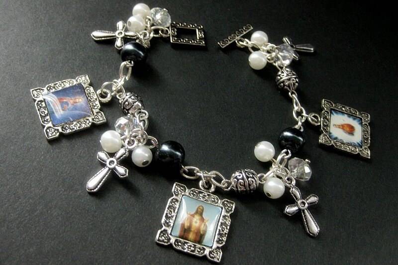 Religiöses Armband. Christliches Armband in Marineblau Und Silber Mit Jesus Mary Charms. Handmade Schmuck von Gilliauna