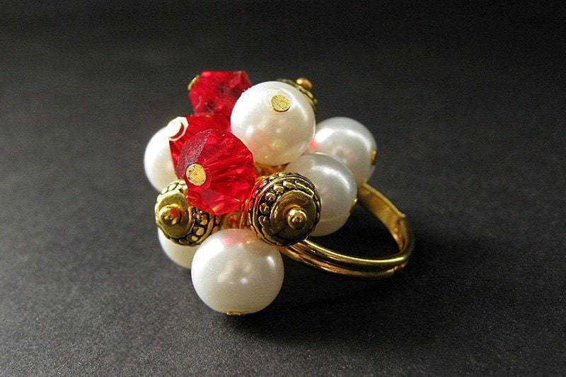 Roter Cluster Ring Aus Kristall, Perle Und Gold. Handmade Schmuck von Gilliauna