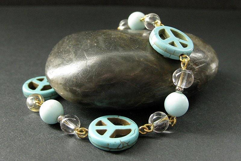 Türkis Armband. Peace Perlen Armband Aus Howlith Und Glas. Handgefertigtes von Gilliauna
