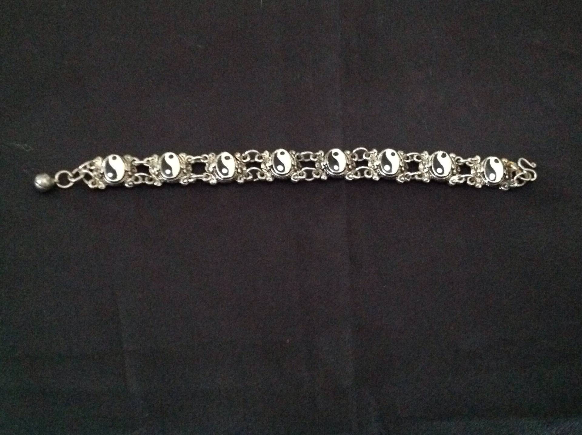 Jahrgang Exquisite Farbigen Metall Armband W/Yin-Yang-Symbole in Emaille L 7, 5" 0, 5" Jahrgang Exquisite Farbigen Metall Armband W/Yin-Yang-Symbole in Emaille L 7, 5" 0, 5" von GillysCollectibles
