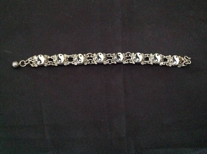 Jahrgang Exquisite Farbigen Metall Armband W/Yin-Yang-Symbole in Emaille L 7, 5" 0, 5" Jahrgang Exquisite Farbigen Metall Armband W/Yin-Yang-Symbole in Emaille L 7, 5" 0, 5" von GillysCollectibles