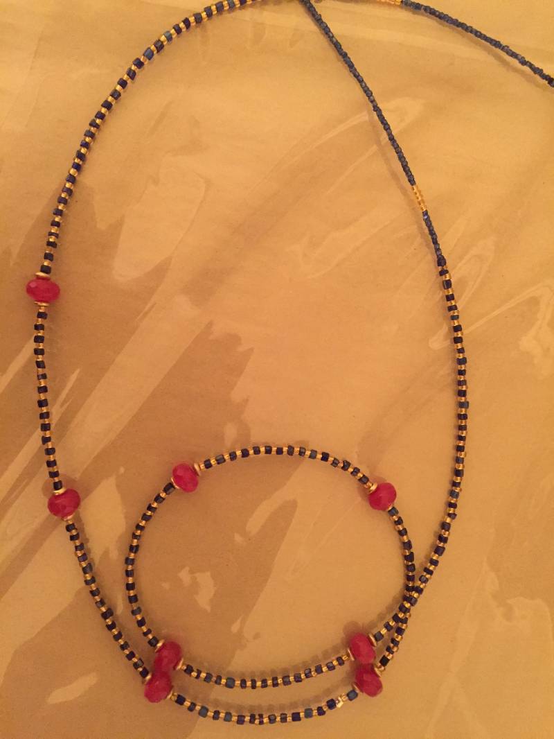 Rubin, Blauer Kristall Und Gold Glas Halskette Rubin, Blauer Kristall Und Gold Glas Halskette von GiltLilyHandicraft