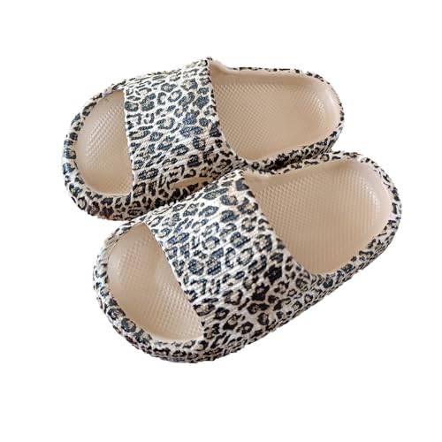 Giltpeak Badelatschen Kinder Mädchen, Pummy Original Wolken Schlappen Jungen, Flache Hausschuhe Super Weich Rutschfest Badeschuhe Sommer Strand Für Adults Kinder(Leopard,20/21) von Giltpeak