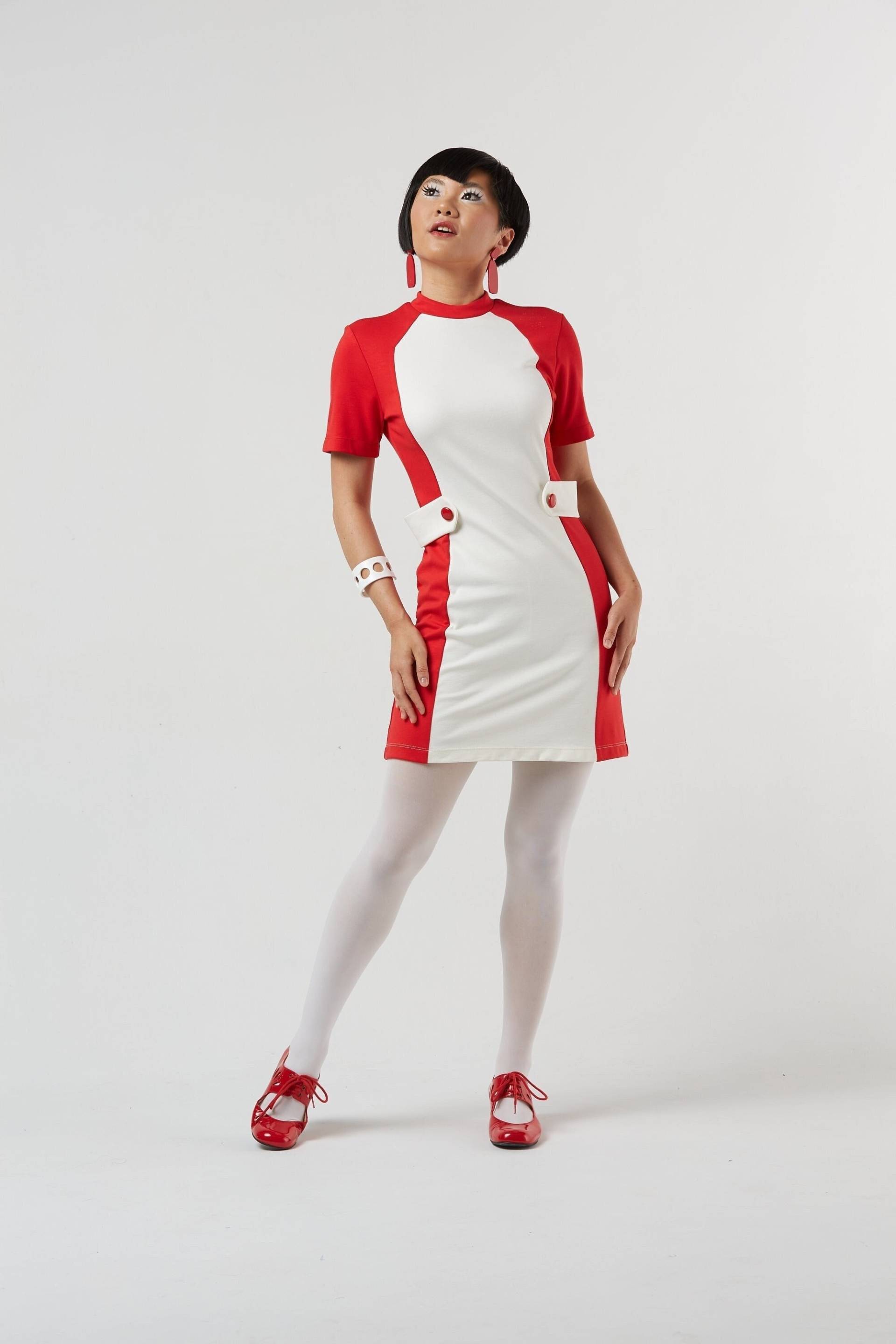 Andre Fall Editon 1960Er Jahre Mod Space Age Inspiriert Rot & Weiße Kurzarm Mini Hängerchen Etuikleid Mit Eingebautem Taillengürtel Xs-Xl von GimmickbyRachel
