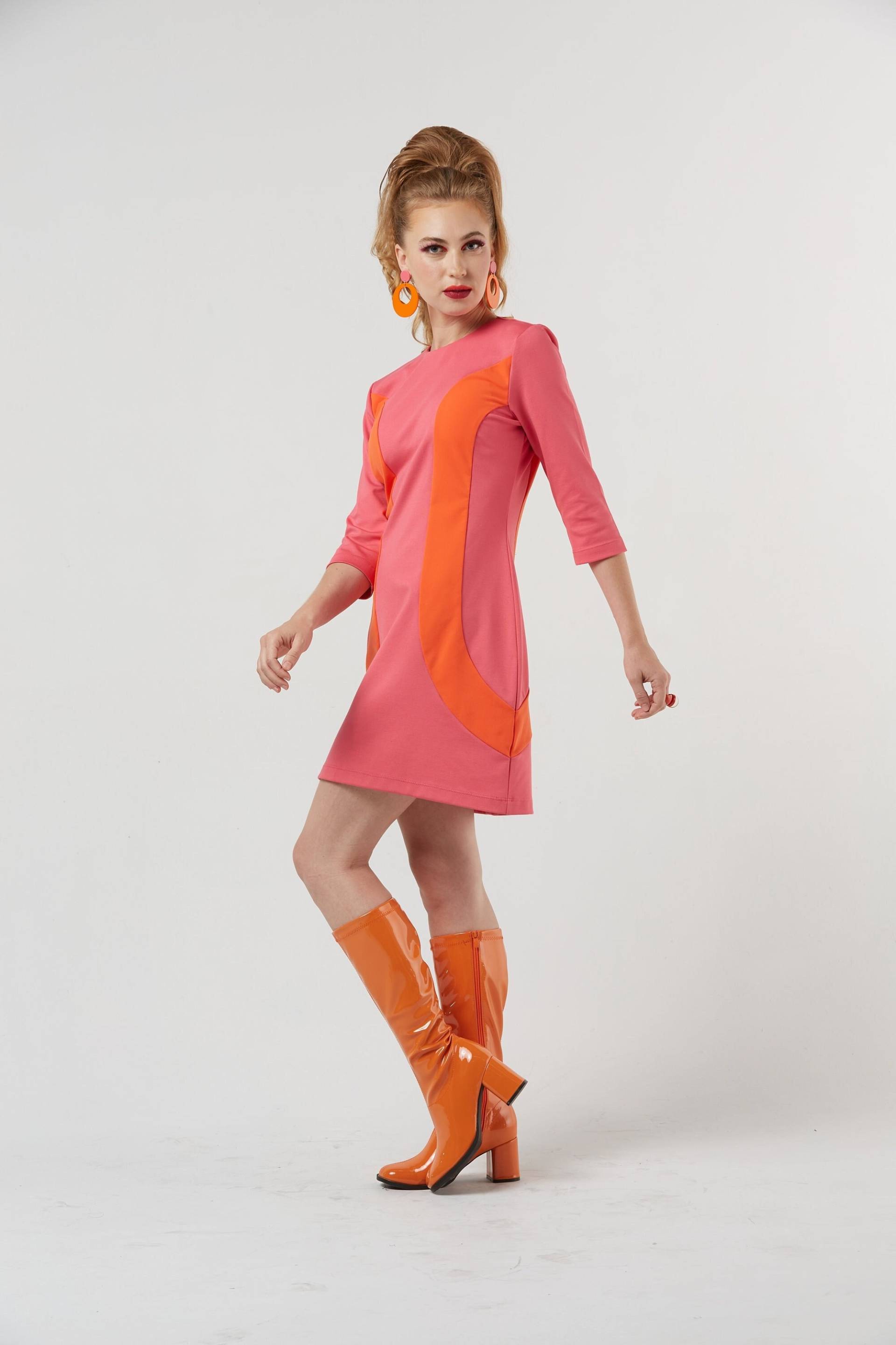 Peggy 1960Er Jahre Mod Space Age Inspiriert Abstrakt Pink & Orange 3/4 Ärmel Mini Punta Stricken Etuikleid Made in Los Angeles Xs-Xl von GimmickbyRachel